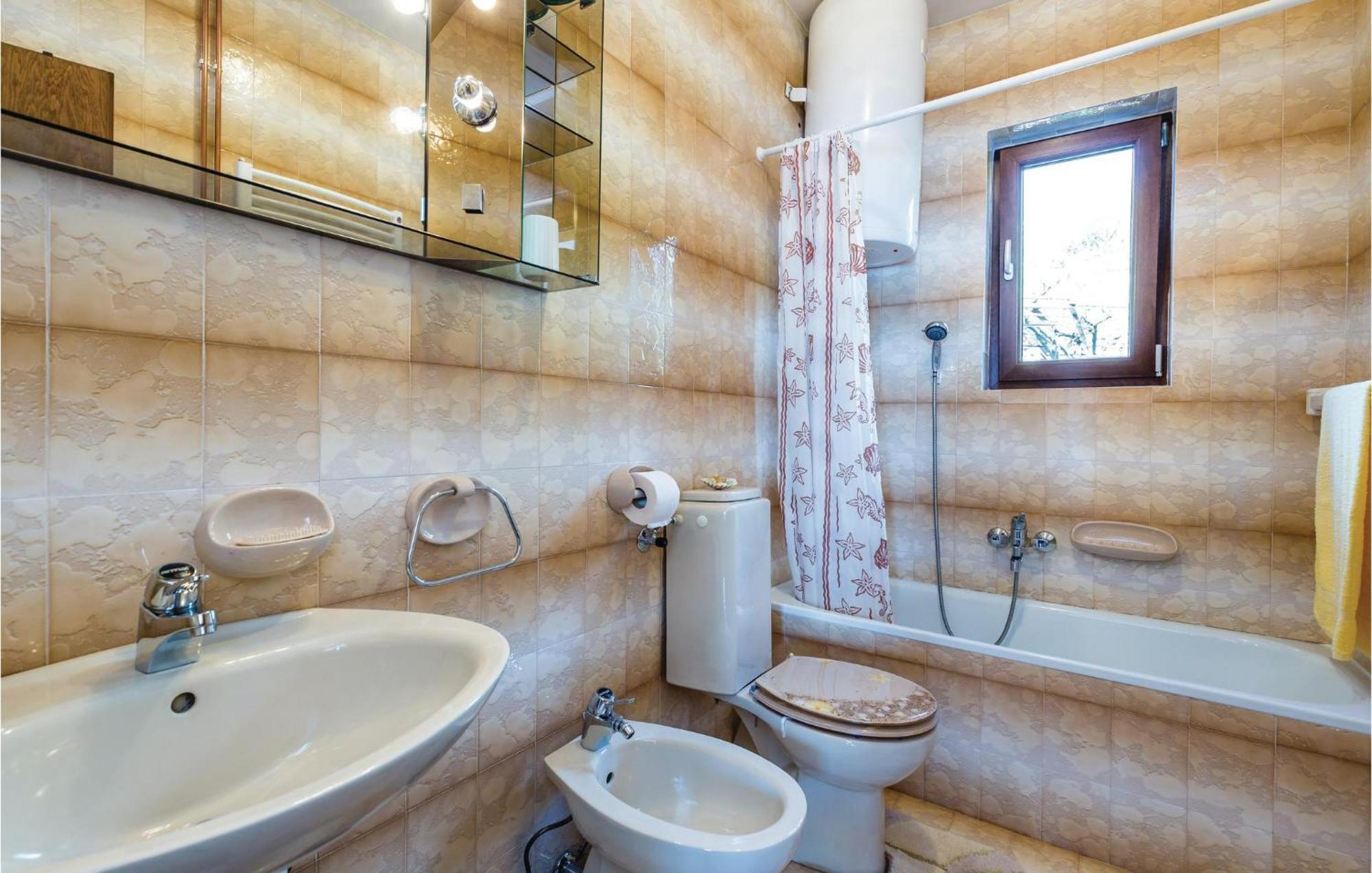 2 Bedroom Lovely Apartment In Lovran Extérieur photo