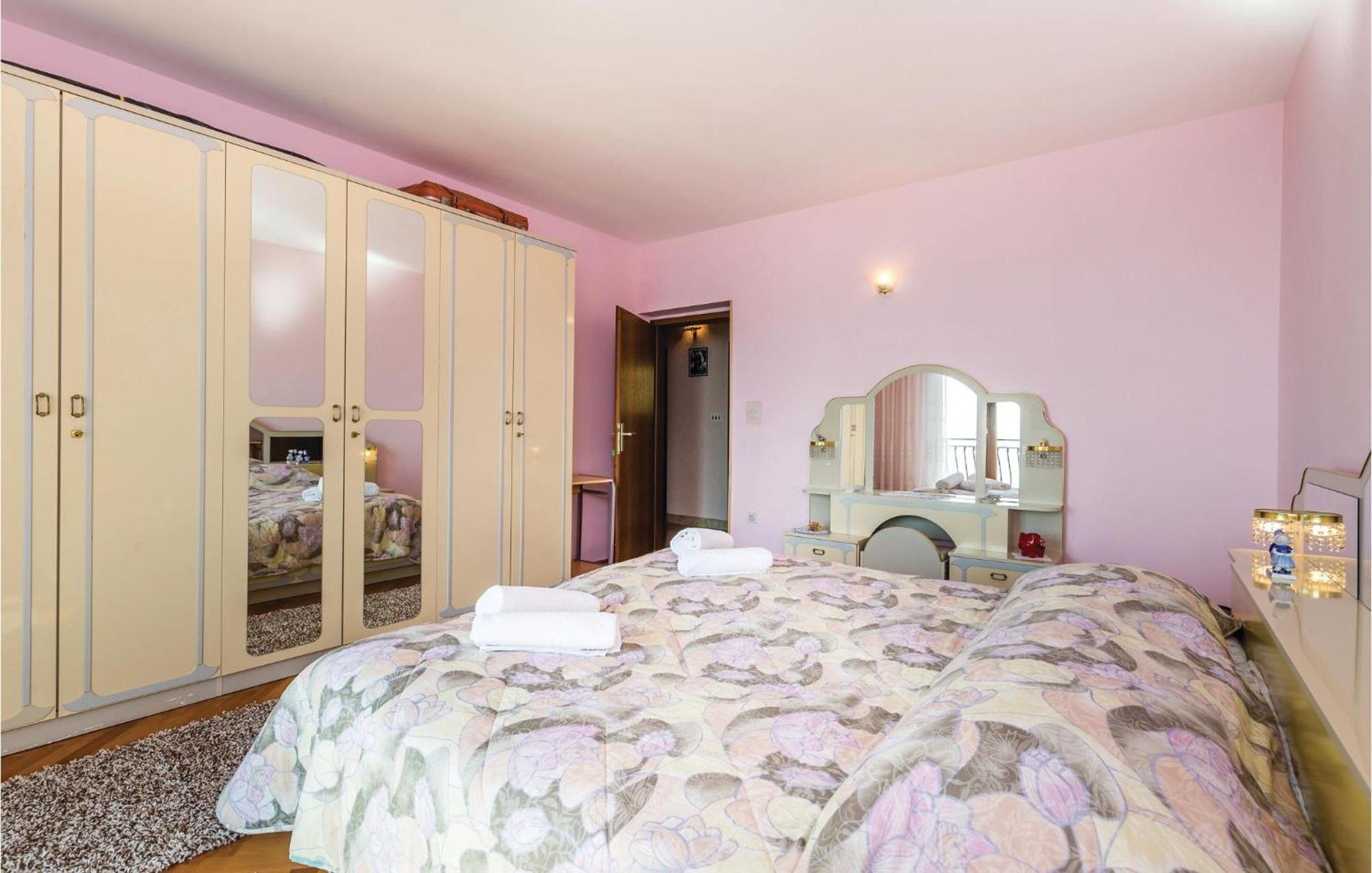 2 Bedroom Lovely Apartment In Lovran Extérieur photo